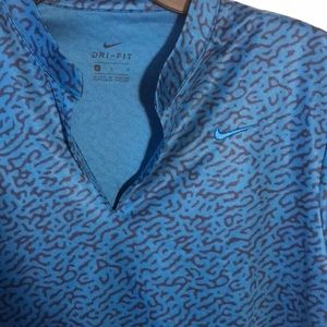 Light Nike gold tee!